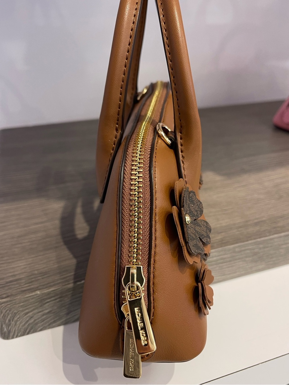 MICHAEL KORS Petra Sm Signature Logo Floral Embellished Crossbody
Luggage
NWT - Picture 5 of 15